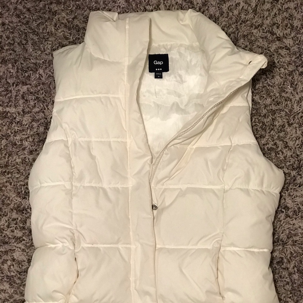Women’s Brand new Gap Puffer vest